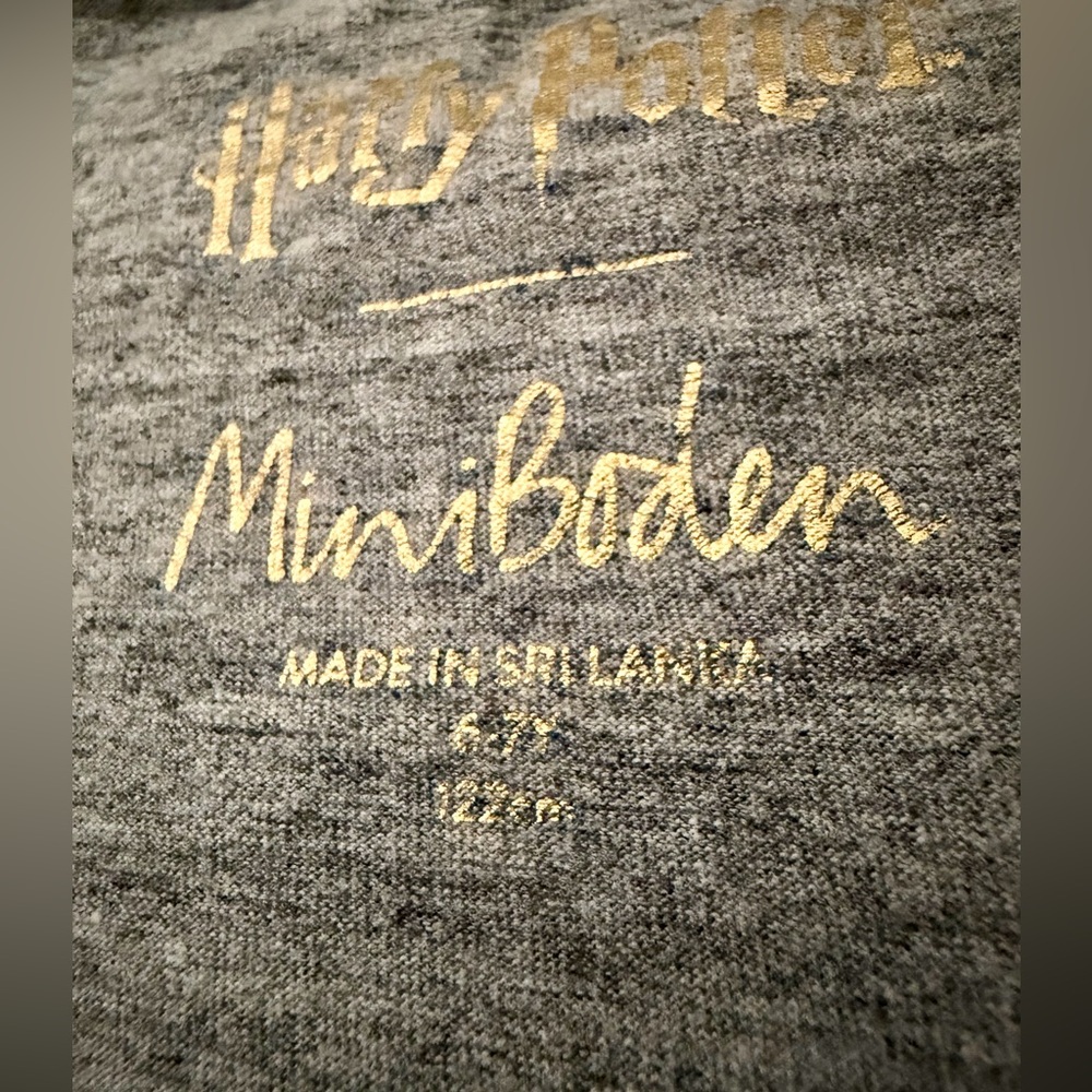 Mini Boden x Harry Potter, size 7 kids T-shirt with metallic and sequin design - Picture 4 of 6